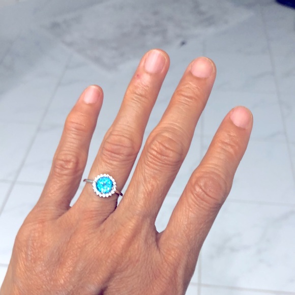 1.5 Ct Topaz & 14K White Gold Plated - Picture 3 of 4